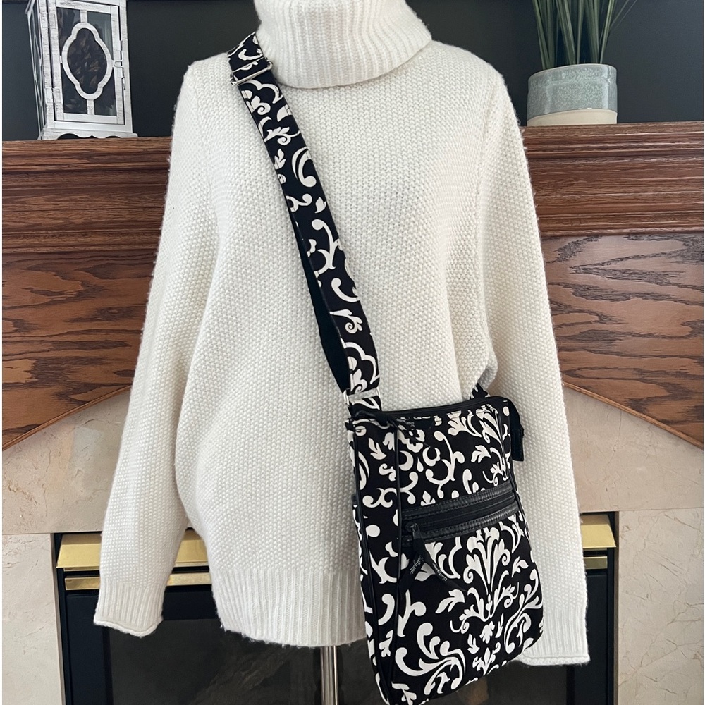 Thirty-One Black White‎ Floral Crossbody Purse